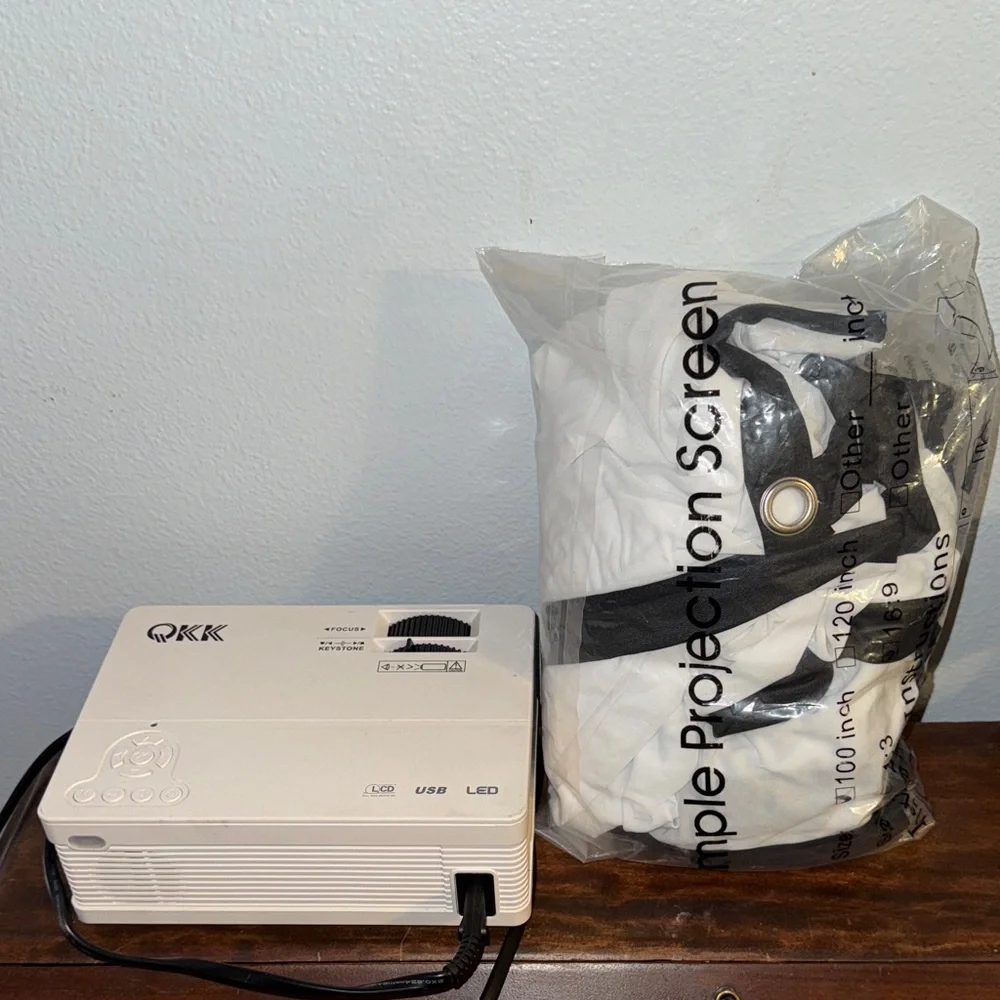QKK QKK MiniLCD USB LED Projector with 100” Projection Screen Included